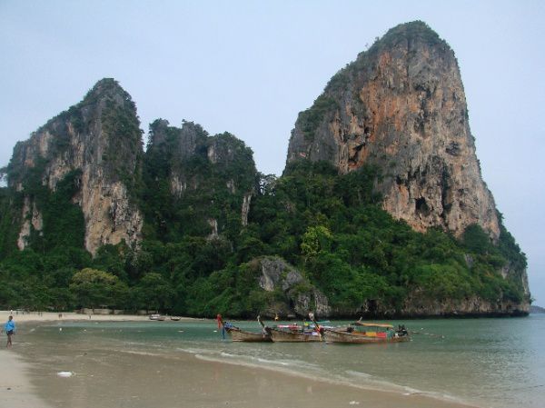 Plage de Railey, près de Krabi, cadre très agréable, en bonus photos d'une expo sur l'art Thai à Bangkok.