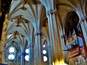 1) mur mudéjar de la cathédrale  2)nef gothique à l'intérieur  3) plafond à caissons de la Aljaferia  4)un patio 