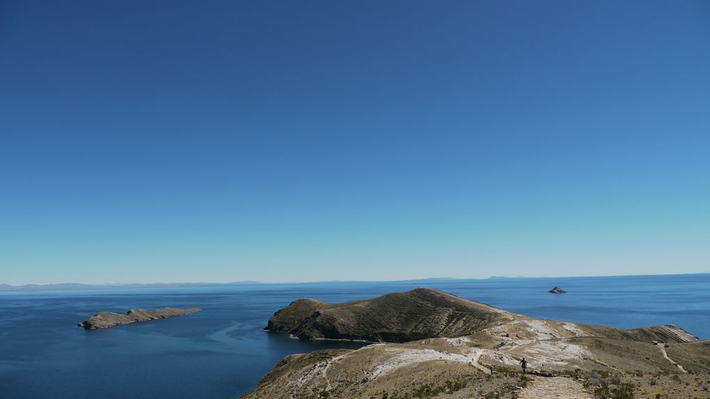 Voici diverses facettes du Lac TITICACA, côté bolivien et péruvien à 3800 M le plus haut de la planète.