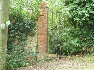 Grâce à une petite porte, Marcel Pagnol, enfant, se mit à rêver du "château de ma mère"