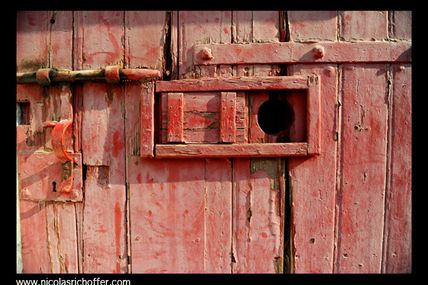 La vieille porte rouge