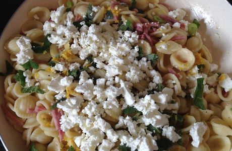 Orecchiette aux fèves, féta, bacon, citron et menthe