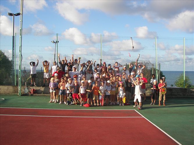 Quelques photos de la fête de l'école de tennis (02/06/07) - Photos de groupe et lors du passage des "balles" par les jeunes. (Merci à Laurent pour les photos)