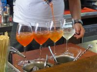 Pour le plaisir d'un spritz (dont voici la recette imagée), un des meilleurs de Venise à mon avis. En sortant du Guggenheim tournez à droite, c'est à quelques mètres © Photographies Le Curieux des arts Antoine Prodhomme, juin 2014