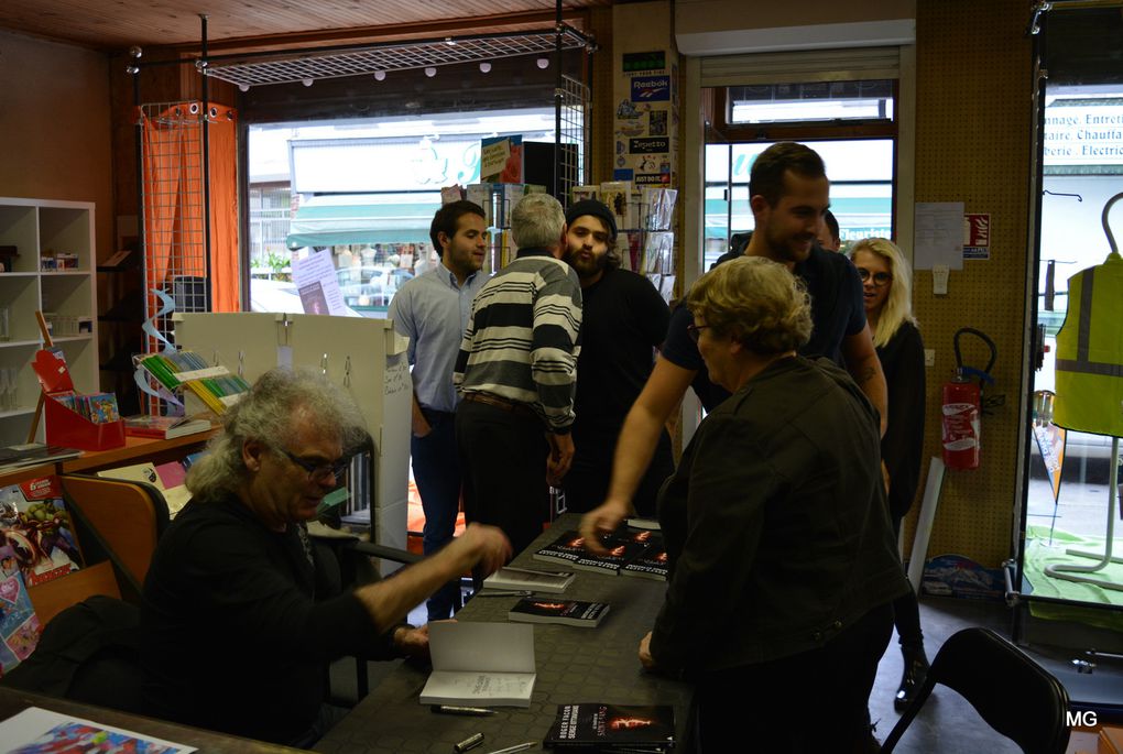 Séance de dédicaces lors de la parution du livre "Le Maître du Saint-Sang" chez Graphi Screen Imprimerie, 22 rue Patoux à Aniche - Photos : 29 septembre 2017.