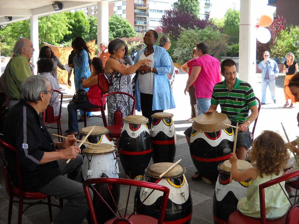 Journée d'échange et de partage : batucada itinérante, défilé de mode éthiquet repas convivial de partage au soleil!