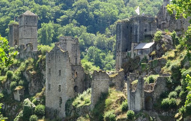 [Patrimoine – Les Tours de Merle  –  Saint-Geniez-ô-Merle] Les Tours de Merle  ou comment échapper à Rocamadour