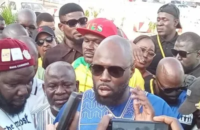 Le leader panafricaniste Kemi Seba accueilli à Ouagadougou