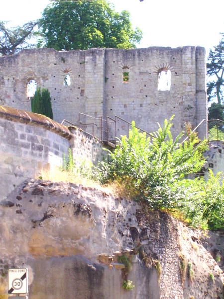 D'abord forteresse médiévale puis château royal. 