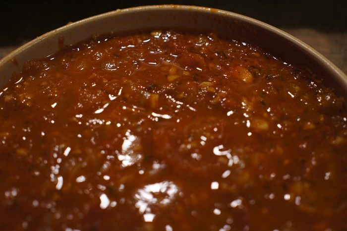 Vue rapprochée de la sauce tomate maison