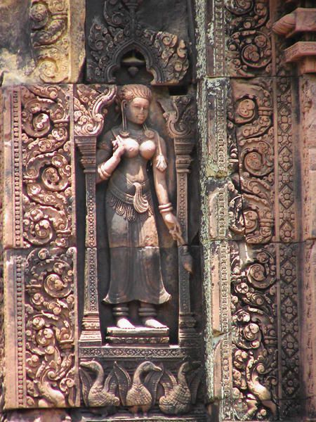 Ah Angkor ! Merveille des Merveilles !<br />Je ne vous mets qu'un petit echantillon de toutes les photos que nous avons prises, pour vous mettre l'eau a la bouche... En attendant la petite seance photo prevue a mon retour (j'en connais qui vont me detester)