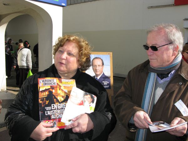Distribution pour le meeting de François Hollande du mercredi 22 février à Evry