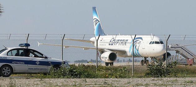 Fin du détournement d'un avion d'Egypt Air à Chypre, les passagers sains et saufs
