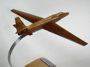 Lockheed-Martin U-2 (échelle : 1/75°, bois : prunier)