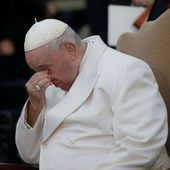 Guerre en Ukraine : Le pape François pleure en public en évoquant une Ukraine " martyrisée "