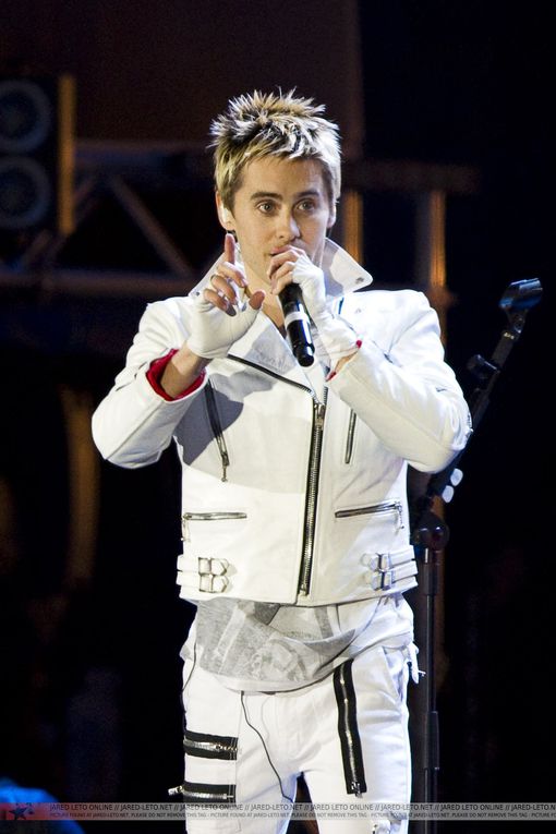 Album - MTV Europe Music Awards 2010 Performance 07/11/2010