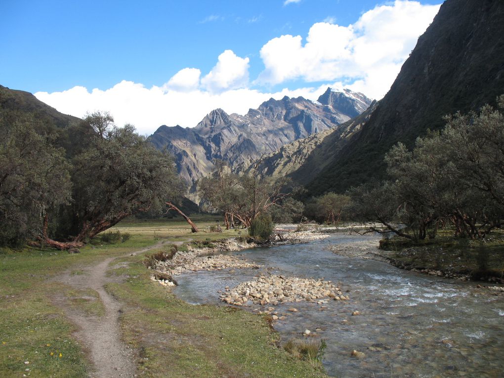 Lac Titicaca : îles Uros, île Taquille, île Amantani / Cusco / Chinchero / Machu Picchu / Pisac / Aguas calientes / Ollantaytambo / Arequipa / Colca / Nazca / Huacachina / Lima / Huaraz / Trujillo / Huanchaco