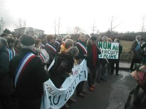 Quelques photos de la manifestation contre le circuit entre Flins et les Mureaux.