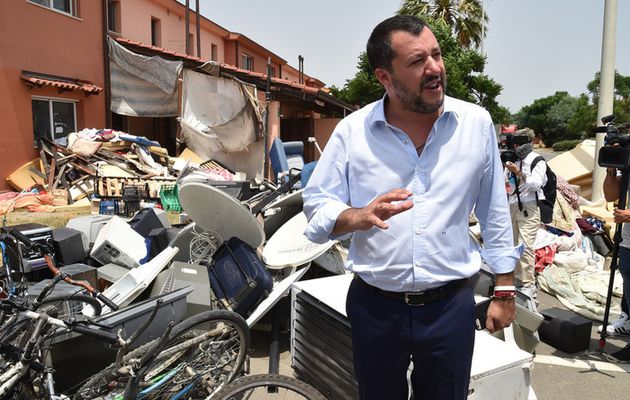 Italie : Matteo Salvini lance une monnaie parallèle à l'euro, le «mini-Bot», et assiste à la fermeture du plus grand centre d'accueil de migrants d'Europe