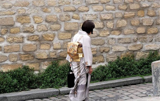 19 mai. Une Japonaise à Paris. Rue d'Orchampt.