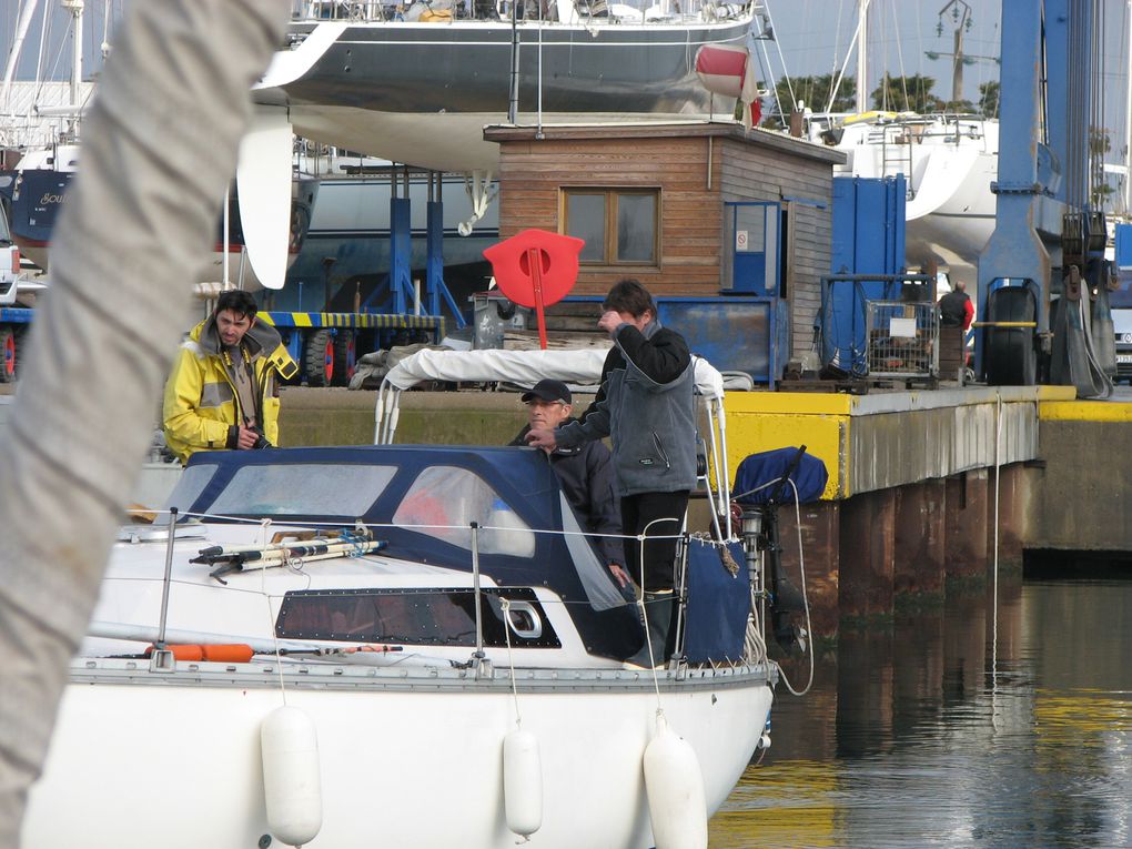 la mise à l'eau le mâtage, les copains fidéle au poste, et le reporter photographe,...!!