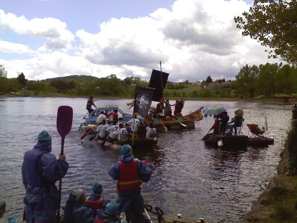Course de Radeaux sur le lac de Vernoux organisée pour le festival de l'eau 2013.
Le Pari-Drakkar de K'onvoit a obtenu le prix du jury !
K'onvoit ! Toujours ! Envoie ! Du lourd !