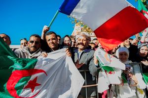 Anti-France : la Mairie de Paris veut reconnaître les « crimes » de la France en Algérie