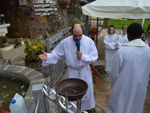 Messe de l'Assomption et bénédiction de la fontaine à la grotte d'Algrange en 2023