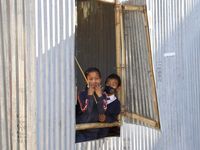 Une école en travaux, du préfabriqué en substitut, (sans doute le séisme de 2015), il en faut beaucoup plus pour dérégler l'éducation et amener le découragement...un accueil de Rock Stars, un moment passé à regarder un cours d'anglais haut en couleur, il a fallu peu de temps pour comprendre la richesse de ce peuple à travers son éducation.