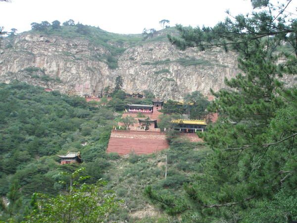 Monastère suspendu, la seule pagode entièrement en bois qui subsiste en Chine, les splendides grottes aux sculptures bouddhiques... Voici quelques exemples des merveilles que l'on peut voir dans les environs de Datong. Encore de merveilleux souveni