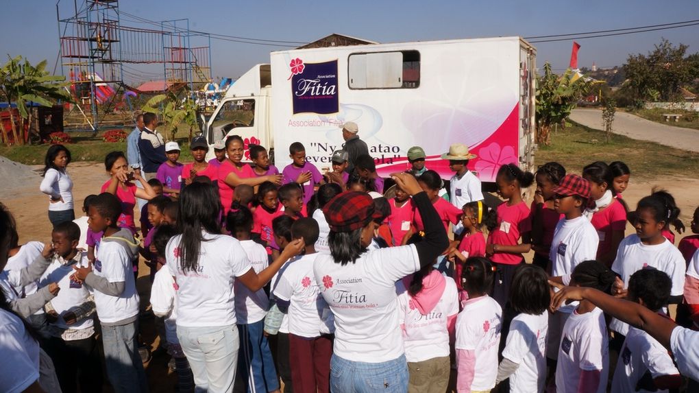 Journée récréative pour 70 élèves malentendants du SMM ADSF et de l'AKA.MA, grâce à l'association Fitia de Mialy Rajoelina. Photos: Harilala Randrianarison