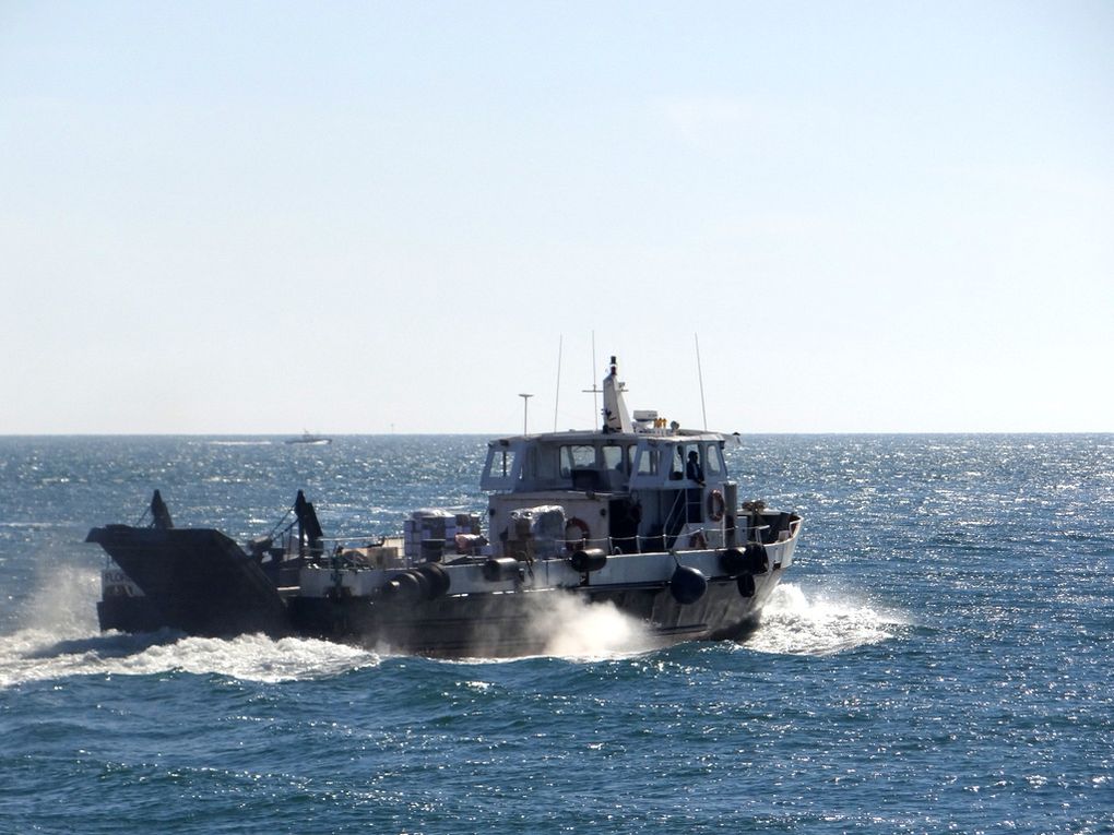 FLOREJAR , navire de servitude pour les batiments au mouillage et  au port de Fos sur Mer et dans celui de Lavera  , le 24 mai 2015