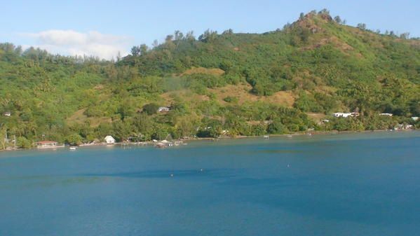 <p>tour de l'ile de bora et visite de tupai, l'ile voisine regardez bien , elle a une forme particulière</p>
<p> d'autres photos à venir !!!</p>
<p> </p>