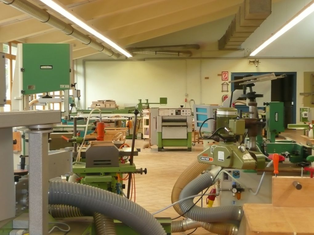 Des ateliers de menuiserie où les poussières de bois sont récupérées pour en faire des briques pour le chauffage, une piscine écolo et plein d'autres choses à Lintz en Autriche...