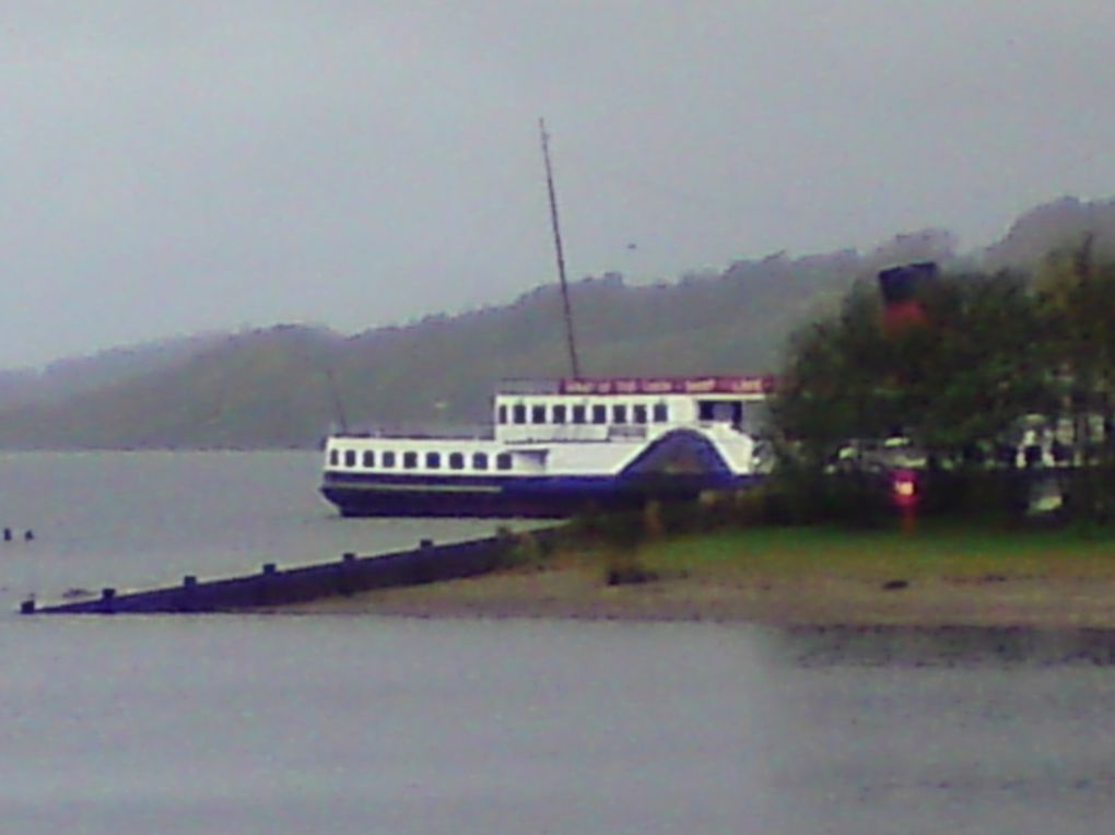 Le loch Lomond est situé à environ 50 km au nord de Glasgow et est considéré comme "la porte des Highlands". Quelques photos également de lu château et de la marina de Balloch situé sur le loch Lomond.