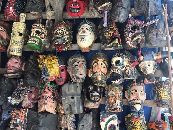 Masques Mayas  pour cérémonies  et  touristes .