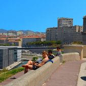 Palais du Pharo, Marseille : Reading Conan 🌞📷 - Mes Photos, My Photos, Marseille (copyright Jean Rossignol)