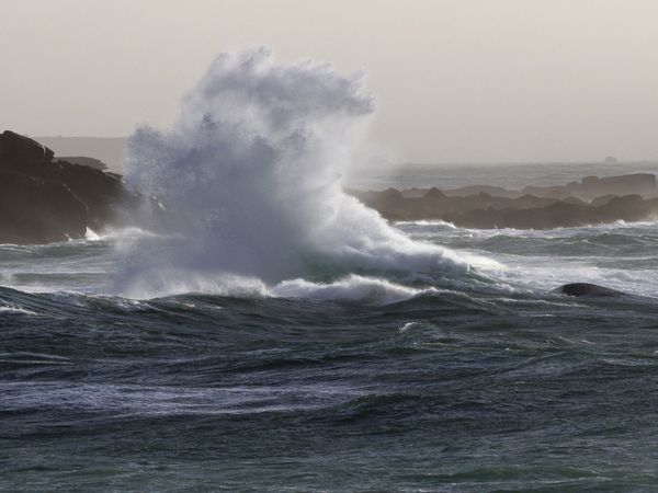 Aprés la tempête Géraldine, encore un vent fort (force 8) le 2 janvier 2024  en mer d'IROISE (Nord Finistère)