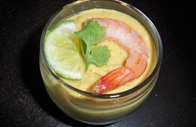 Verrine de purée de pois chiche aux crevettes