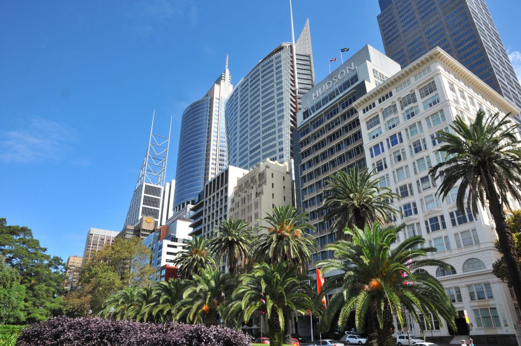 Belle capitale australienne avec une alliance de modernité et de beaux bâtiments anciens, le tout dans un écrin de verdure grâce à un climat exceptionnel.