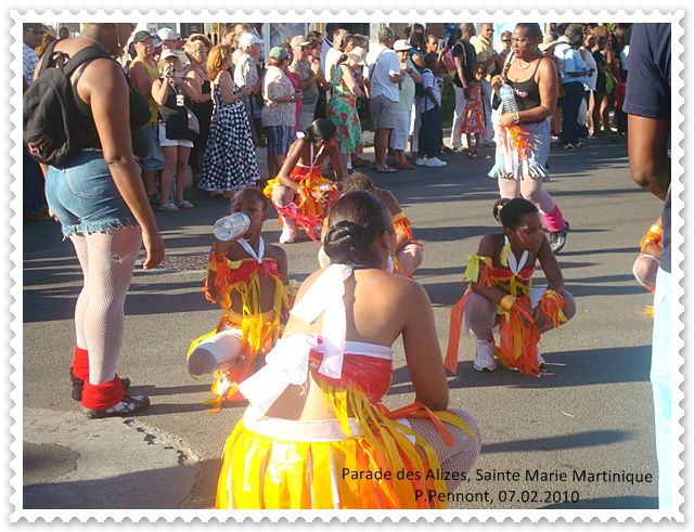 Parade des groupes à pied à Sainte Marie, Martinique. Carnaval à gogo........
Les vidéos bientôt sur youtube.