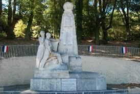 CHATEAU-ARNOUX (FRANCE): un exemple dse Monument aux Morts pacifiste.