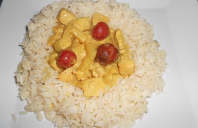 Emincé de poitrine de poulet au curry, ananas et cerise cherry