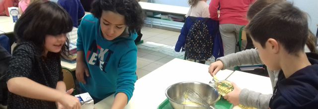 Atelier crêpes dans les classes du Primaire