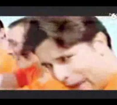 Rétrospective: Quand Jean Dujardin pousse la chansonnette