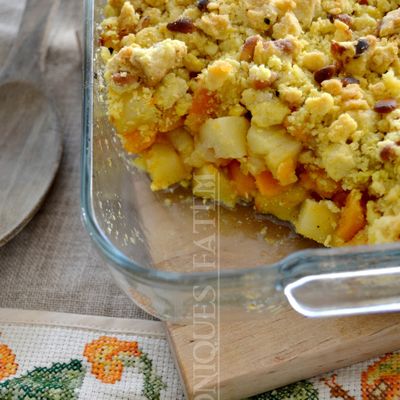 Crumble de panais, patate douce, citron confit, gingembre frais, miel, pignons de pin, curry et cumin.