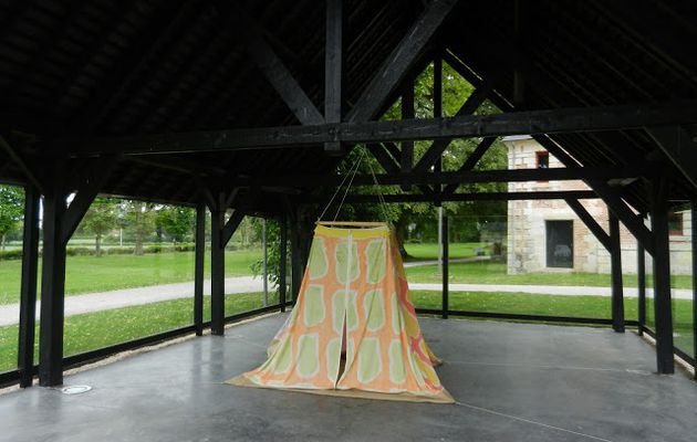 Claude Viallat investit le Château de Saint-Pierre-de-Varengeville, près de Rouen (76)