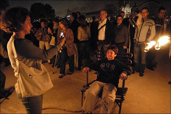 Photographiée au jardin des tuileries à l'occasion des "nuits blanches" -Paris- 6 octobre 2007