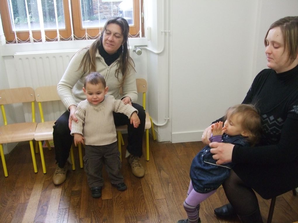 Animation danse avec MARTINE
Fabrication de masques pour le Carnaval