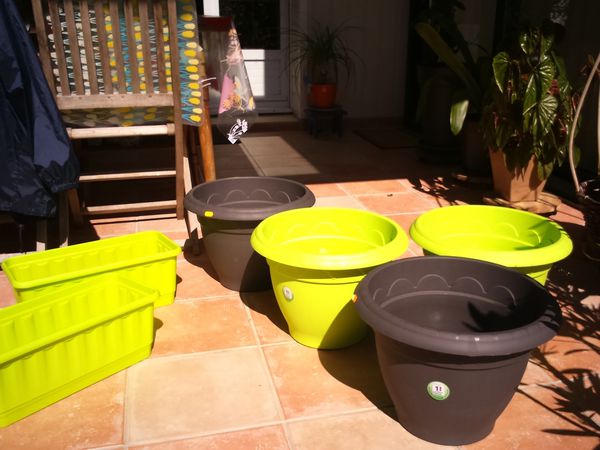 Mes news Pots (Anis et gris) qui compléteront ceux que je possédais pour le balcon de mon appartement (Vert bouteille)